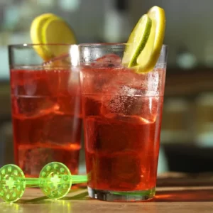 Cocktail Gin Rickey servito in Bicchiere Highball