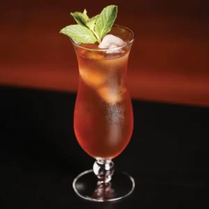 Cocktail Zombie servito in Bicchiere Hurricane