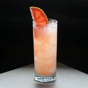 Paloma cóctel servido en Vaso Collins