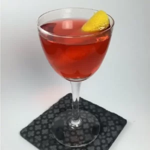 Cocktail Old Pal servi dans un Verre Nick and Nora