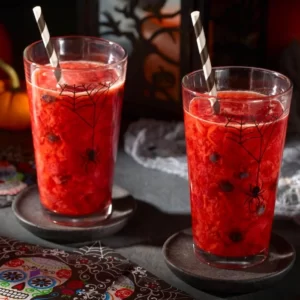 Cocktail Bloody Punch servi dans un Bol à punch