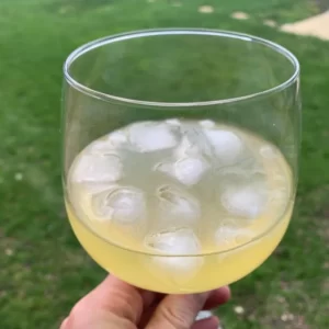 Cocktail Banana Cream Pi servito in Calice da vino