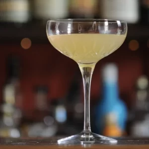 Cocktail Death in the Afternoon servito in Bicchiere Margarita