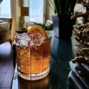 Cocktail The Strange Weaver servito in Bicchiere Collins