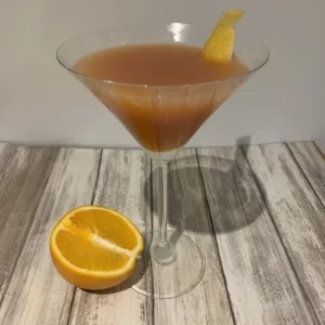 Cocktail Abbey Cocktail servi dans un Verre à cocktail