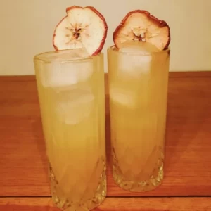 Cocktail Apple Highball servito in Bicchiere Highball