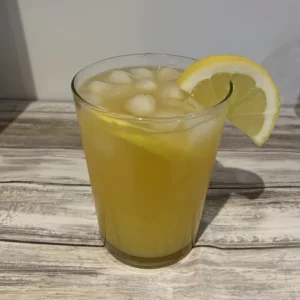 Cocktail Abilene servi dans un Verre Highball
