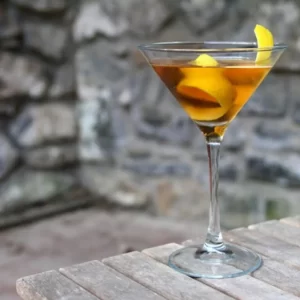 Adonis Cocktail Cocktail serviert im Cocktailglas